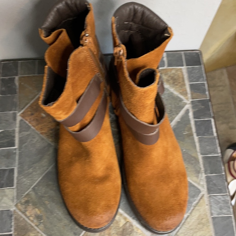 Steve Madden Dormaa Cognac Suede Ankle Boots - Picture 8 of 11